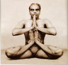 Mr. Iyengar Kandasana'daPhoto:www.bksiyengar.com